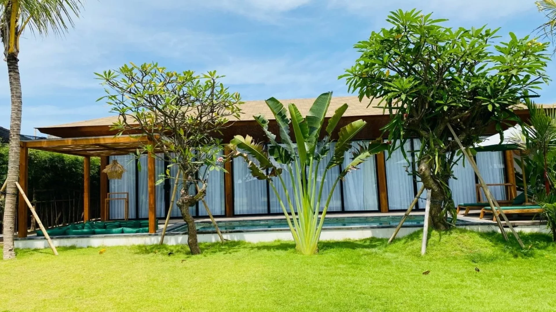 Bamboo Tropical Retreat
